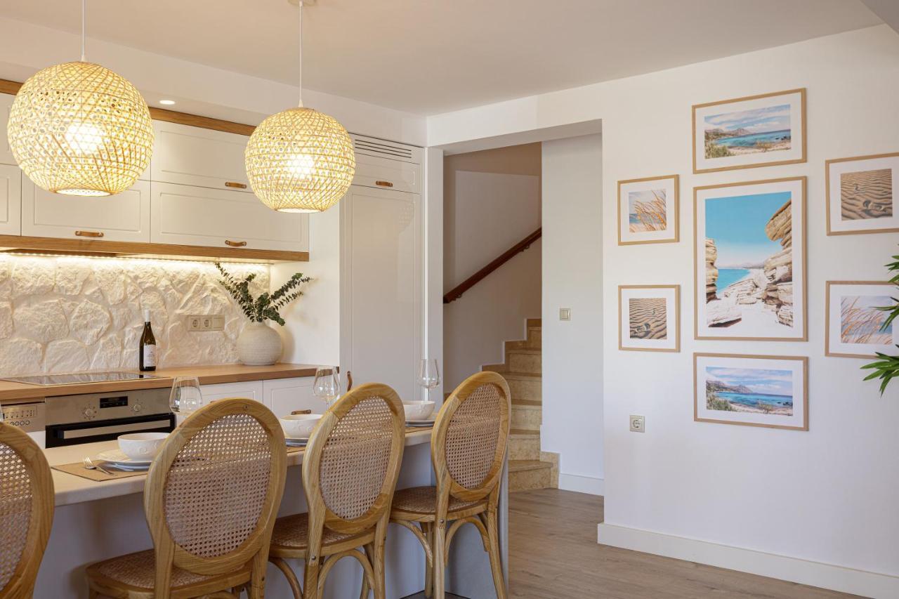 Villa Seashell -Wonderful Newly Renovated Villa On The Beach Galatás Eksteriør billede