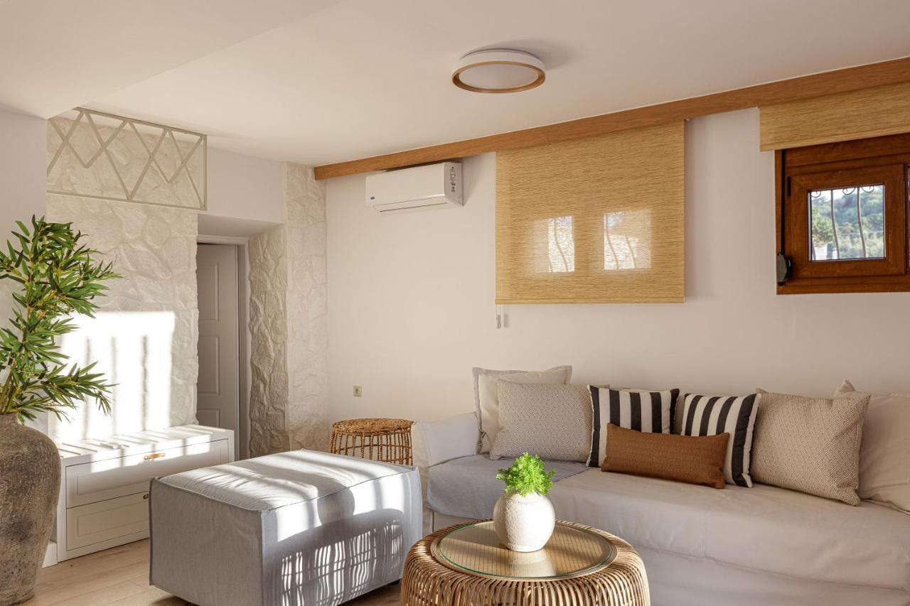 Villa Seashell -Wonderful Newly Renovated Villa On The Beach Galatás Eksteriør billede