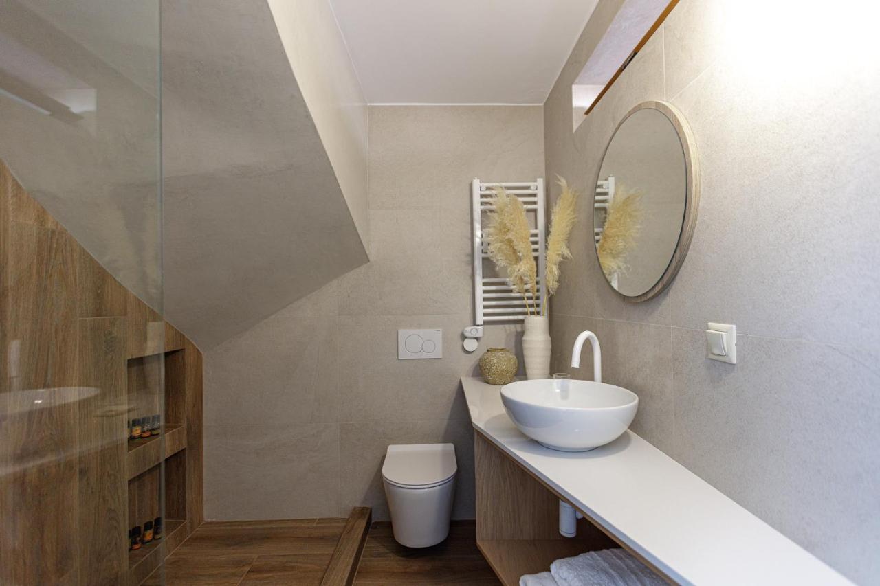 Villa Seashell -Wonderful Newly Renovated Villa On The Beach Galatás Eksteriør billede