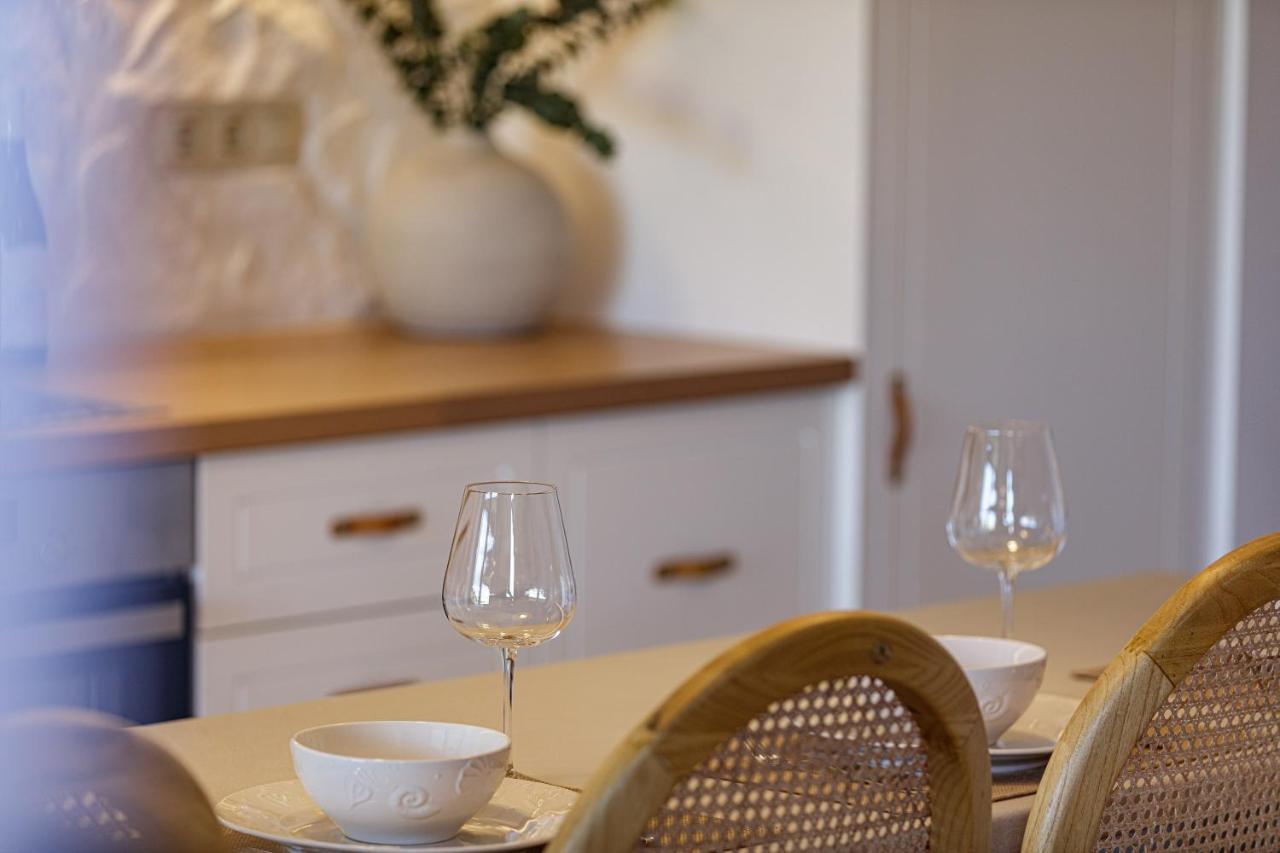 Villa Seashell -Wonderful Newly Renovated Villa On The Beach Galatás Eksteriør billede