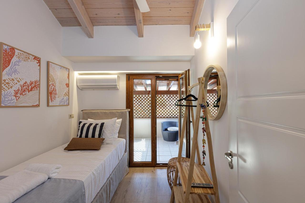 Villa Seashell -Wonderful Newly Renovated Villa On The Beach Galatás Eksteriør billede
