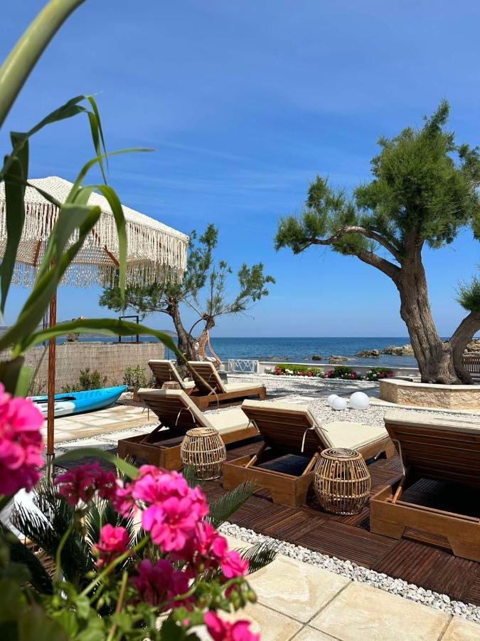 Villa Seashell -Wonderful Newly Renovated Villa On The Beach Galatás Eksteriør billede